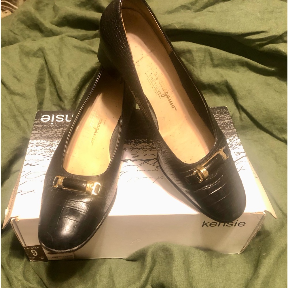 🎉 VINTAGE 1980’s BLK SALVATORE FERRAGAMO BLK FLATS! 💯 - Picture 2 of 9